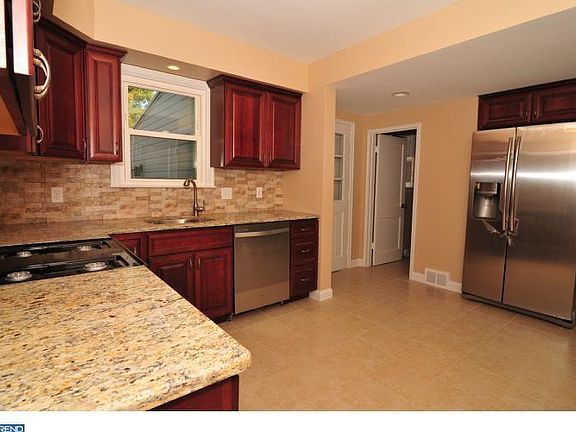 3rd image of 411 Dorchester Ave