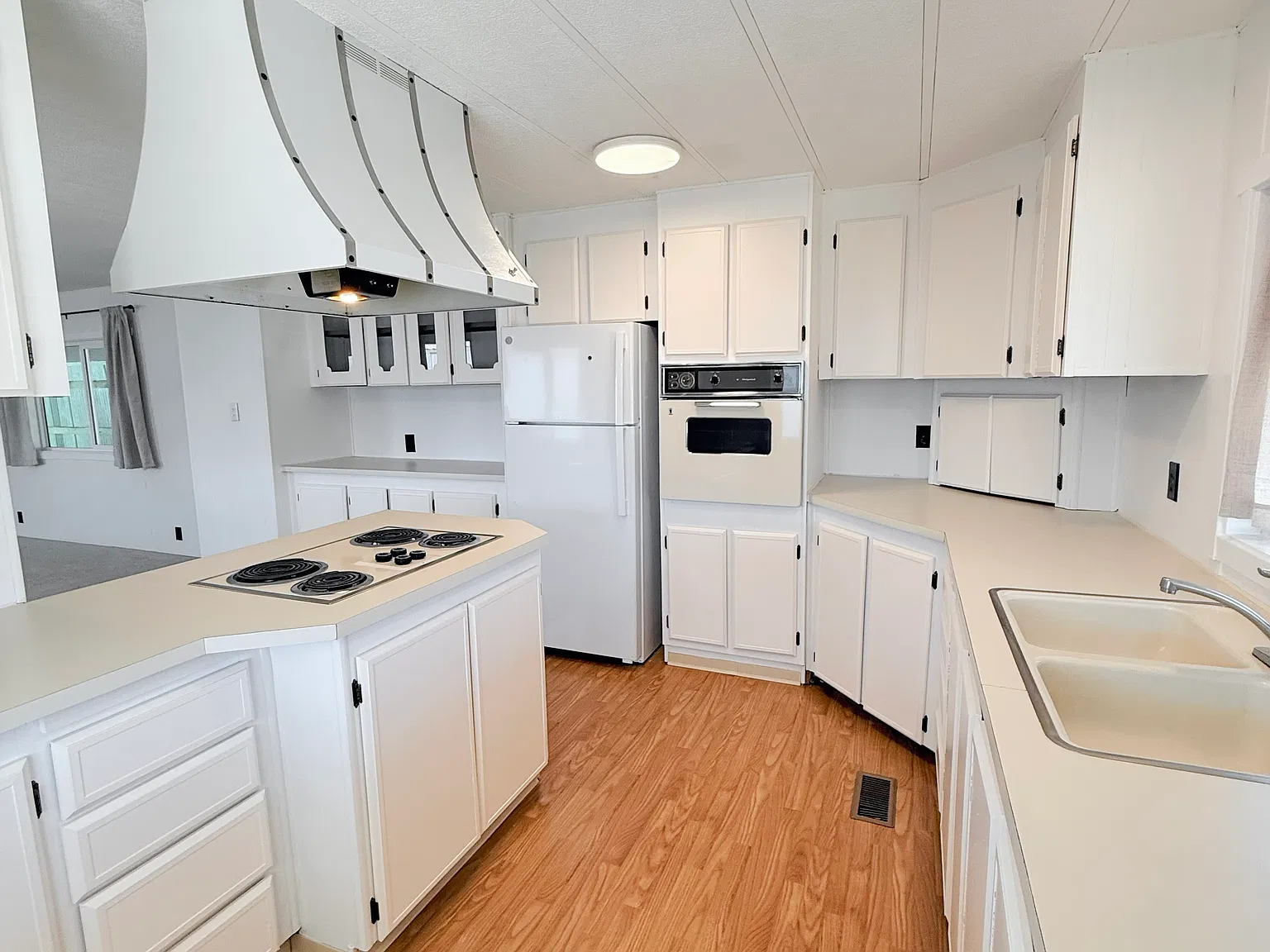2 bed, 938 sqft, $1,900 — Photo 1
