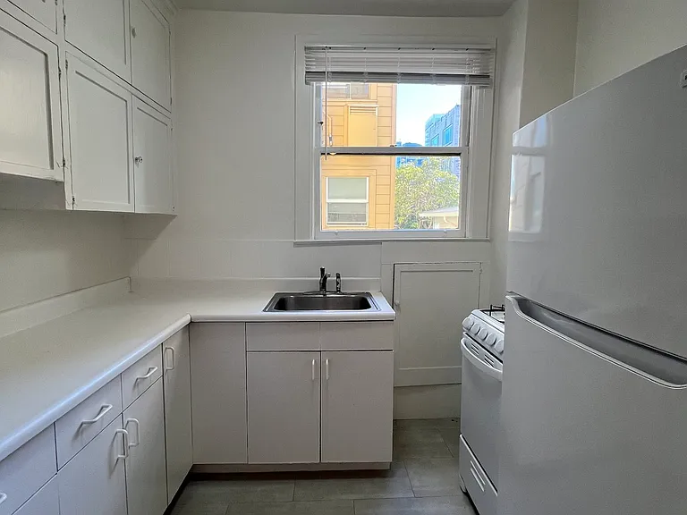 2940 Van Ness Ave #2 — Photo 6