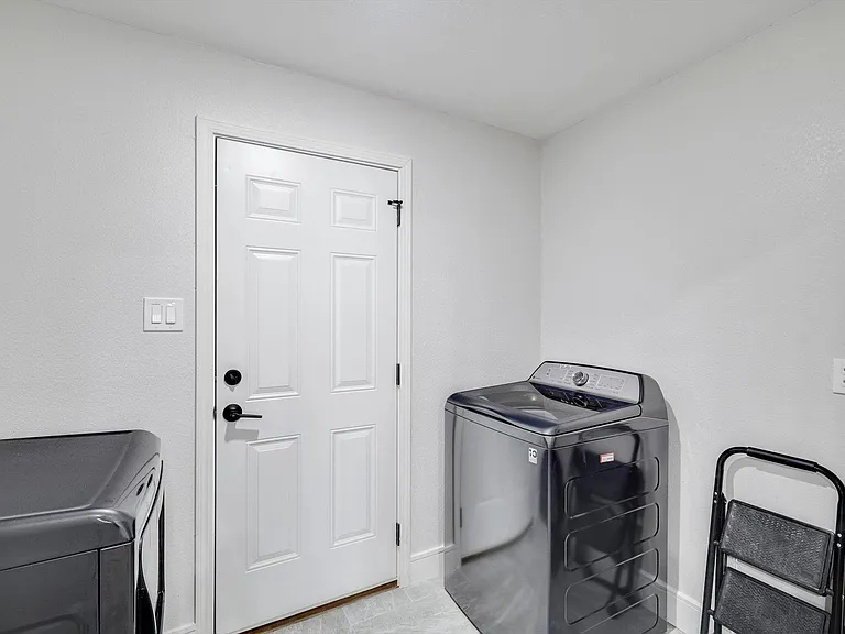 334 Lisa Ln — Photo 37