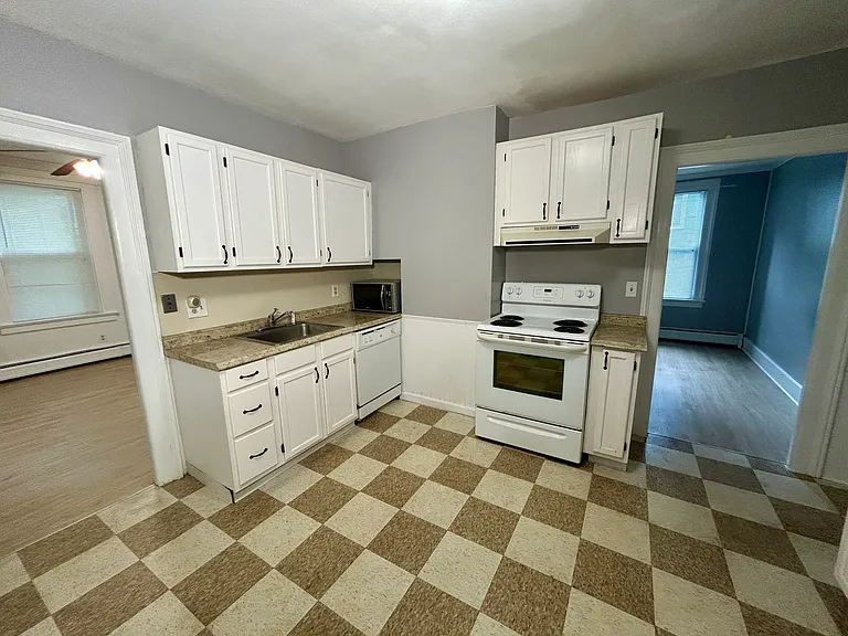 63 Torrington Ave — Photo 8