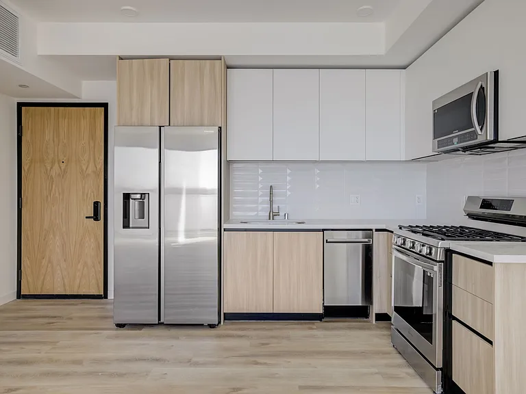 Fairfax Apartments — Photo 81