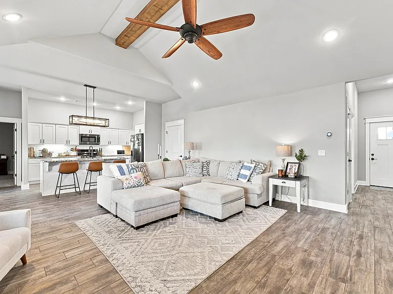 440 Frizzo St — Photo 7