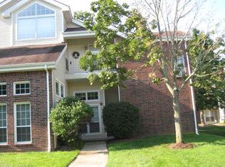 100 Carriage Crossing Ln, Middletown, CT 06457