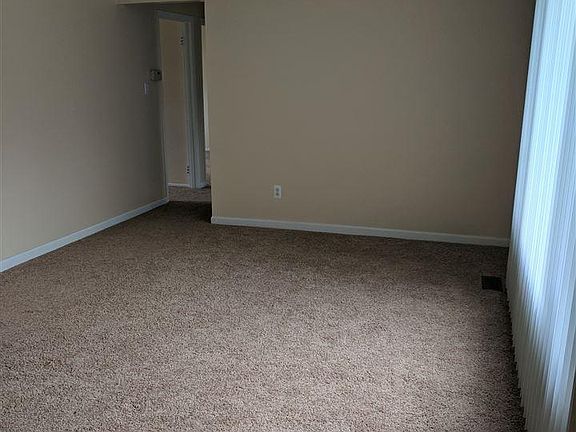 4th image of 24280 Antoinette Ave