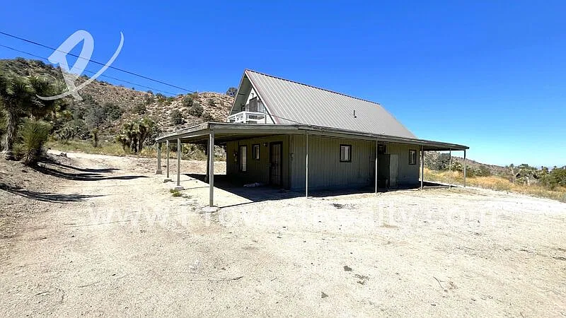 3 bed, 2.0 bath, 1360 sqft, $1,900 — Photo 1