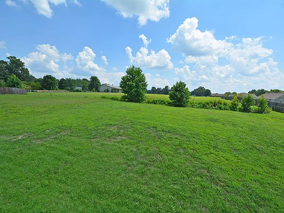 5th image of 1604 Broad Cir