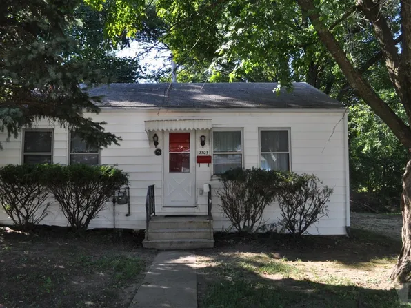 2703 Flint Hills Dr, Burlington, IA 52601