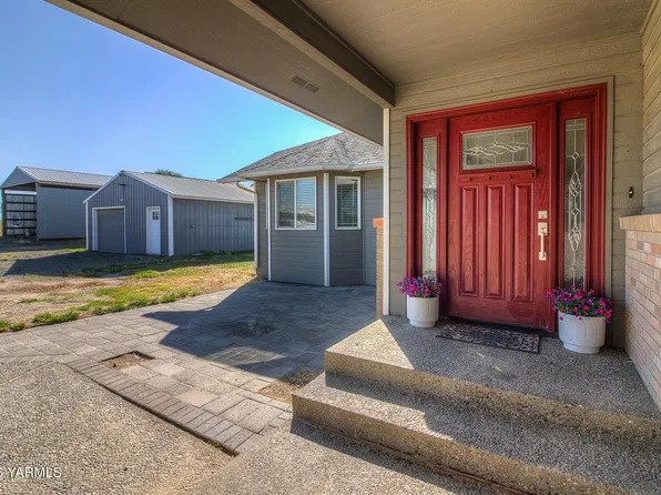 1253 Lucy Ln, Zillah, WA 98953