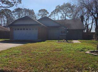 72 Alexander Ct, Angleton, TX 77515