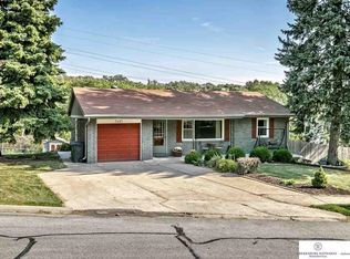 3410 Sherwood Dr, Bellevue, NE 68147