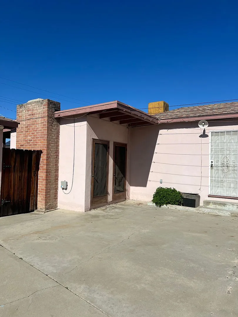 1 Bedroom, 1 Bathroom Back Unit — Photo 4
