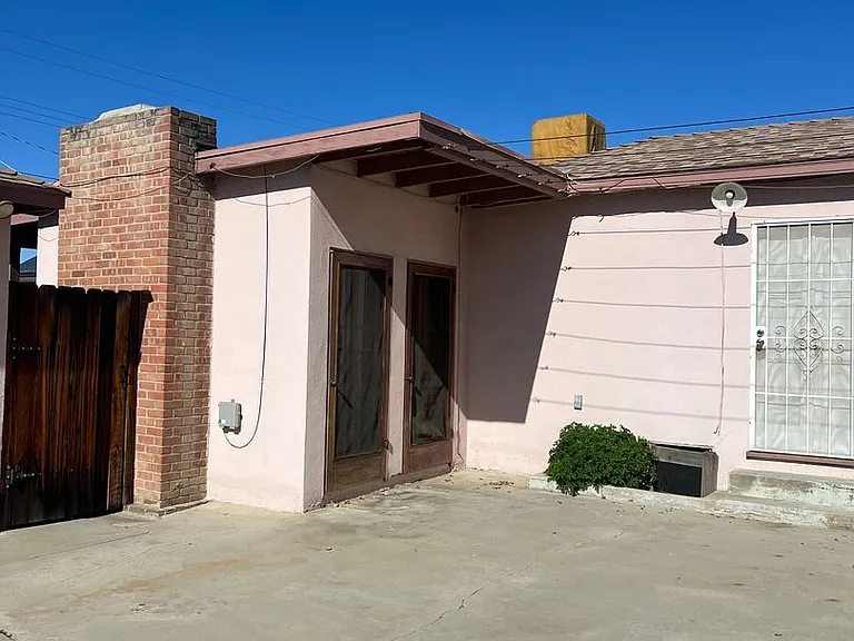 1421 1/2 El Rancho Dr — Photo 4