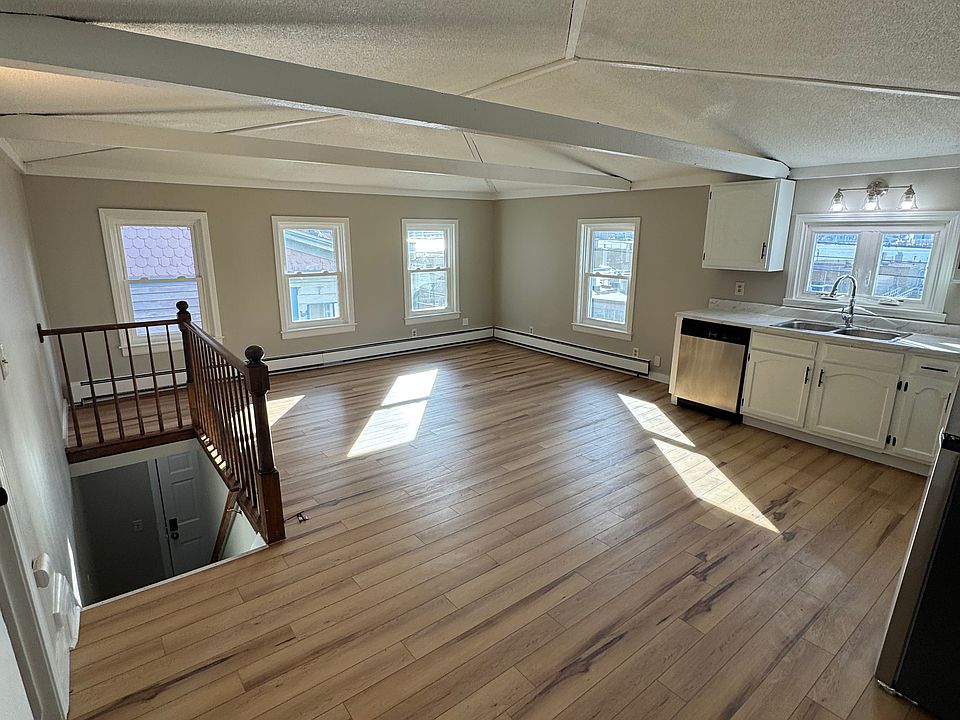 Main area / kitchen view