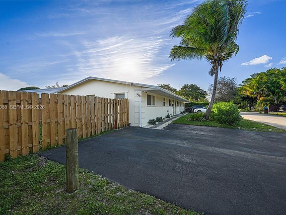 4th image of 700 NW 18th St