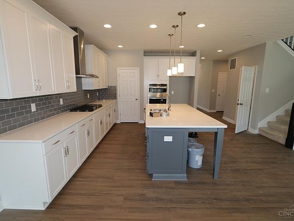 3rd image of 7089 Valleycrest Dr