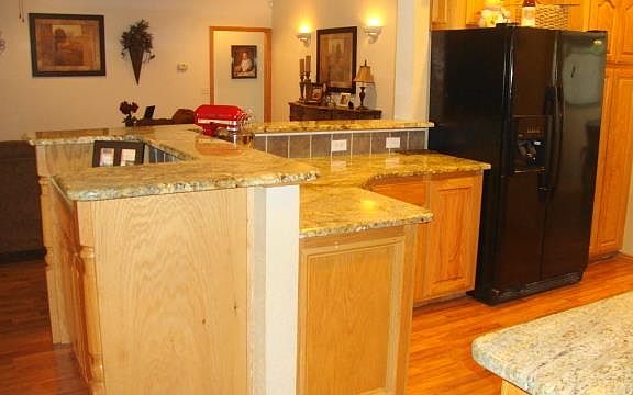 2nd image of 1122 N Stoney Crk