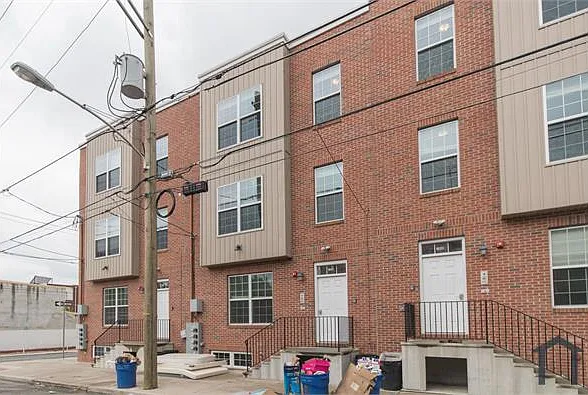 4 bed, 1513 sqft, $2,200 — Photo 2