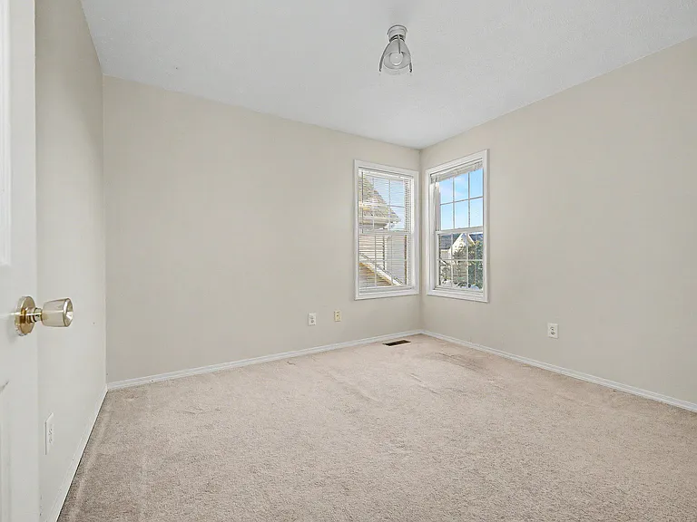 1004 Doral Dr — Photo 5
