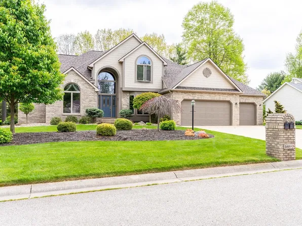 58860 River Forest Dr, Goshen, IN 46528