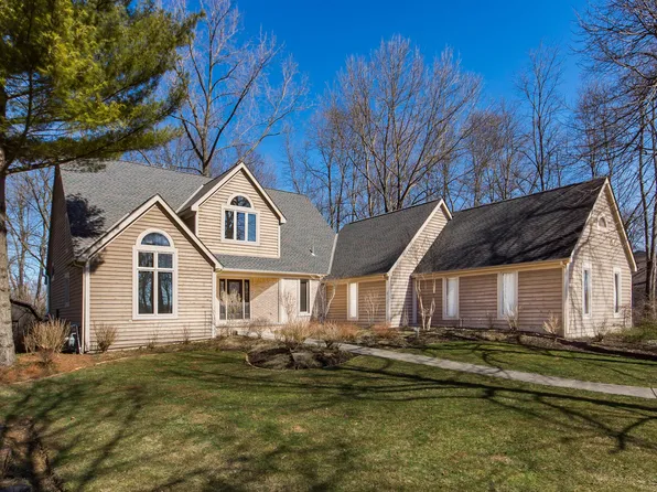 24 Bending Oak Dr SW, Granville, OH 43023