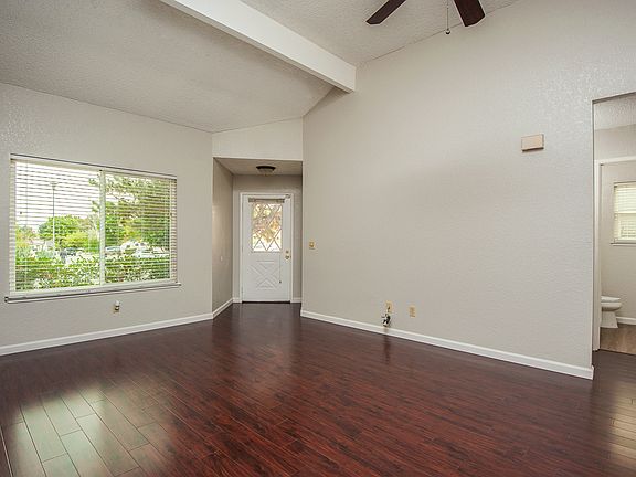 3rd image of 4145 N Country Dr