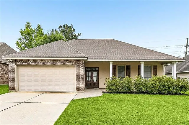 3 bed, 2.0 bath, 1724 sqft, $2,100 — Photo 2