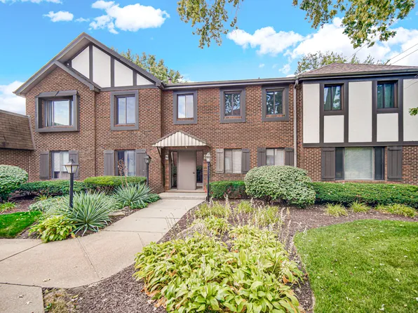 82 Parliament Dr W #118, Palos Heights, IL 60463