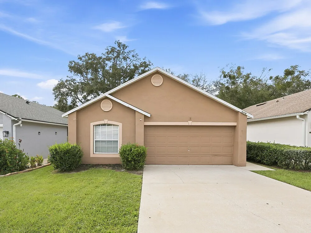 3 bed, 2.0 bath, 1324 sqft, $1,770 — Photo 1