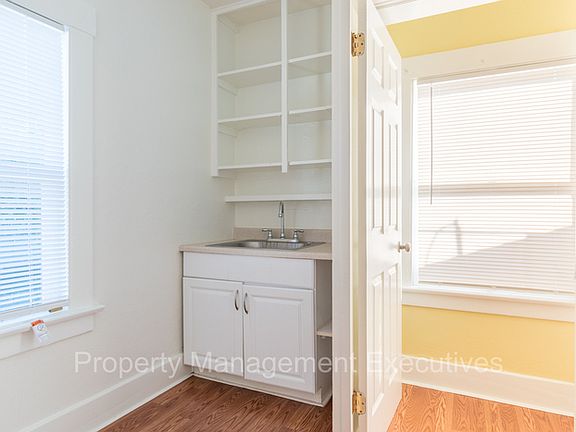 4th image of 3796 Swift Ave