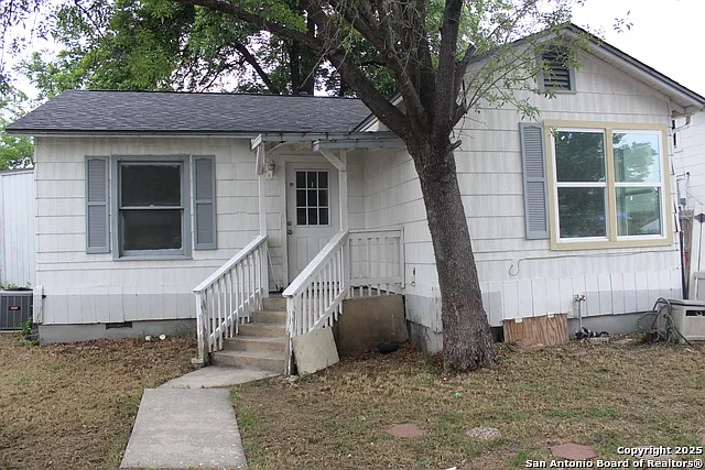 2 bed, 1.0 bath, 828 sqft, $1,350 — Photo 2