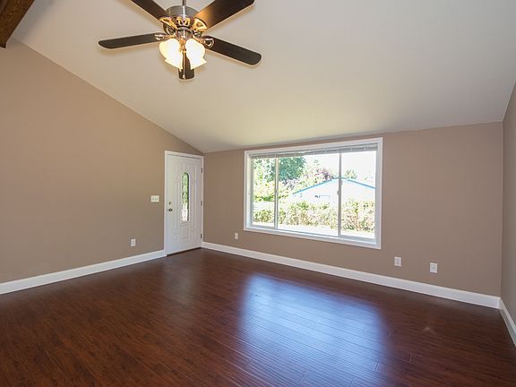 4th image of 1828 12th Ave SE