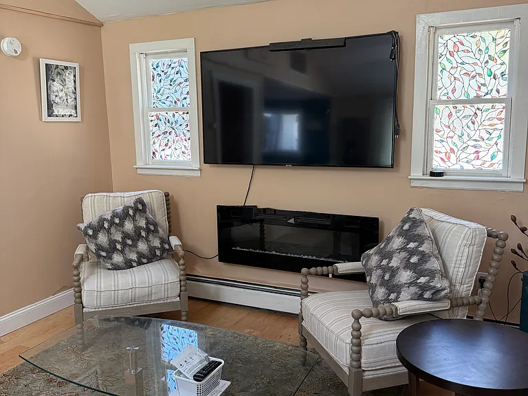 114 Old Oaken Bucket Rd #B — Photo 4