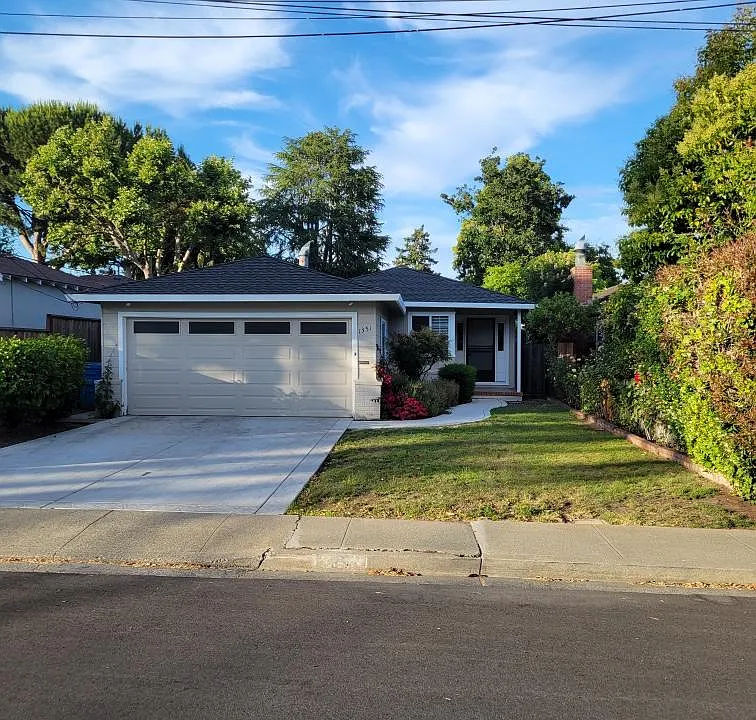 1351 Cordilleras Ave