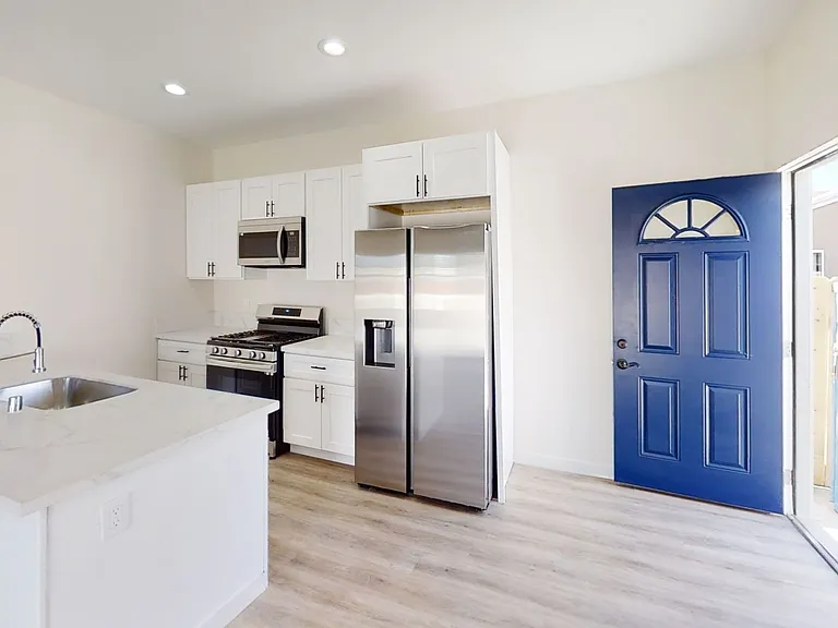 5121 Ewing St — Photo 4
