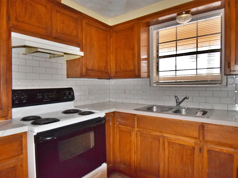 2210 W Elisa Ln — Photo 22