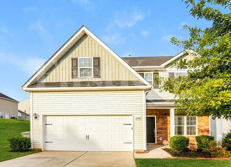 2516 Meadow Crossing Dr — Photo 1
