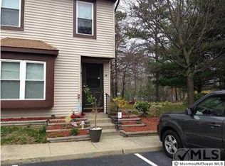 29 Woodlake Manor Dr, Lakewood, NJ 08701