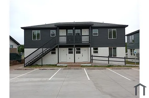 400 SW Grand Blvd Photo 1