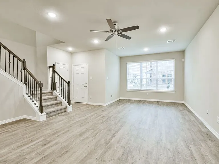 1223 Goliad Dr — Photo 9