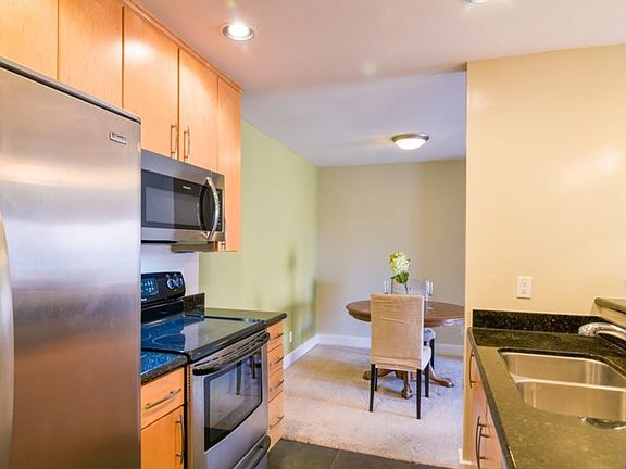 5th image of 836 W Pennsylvania Ave APT 209
