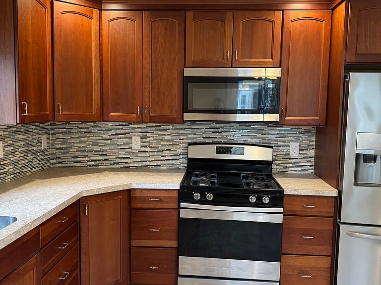 83 Navarre Rd — Photo 8
