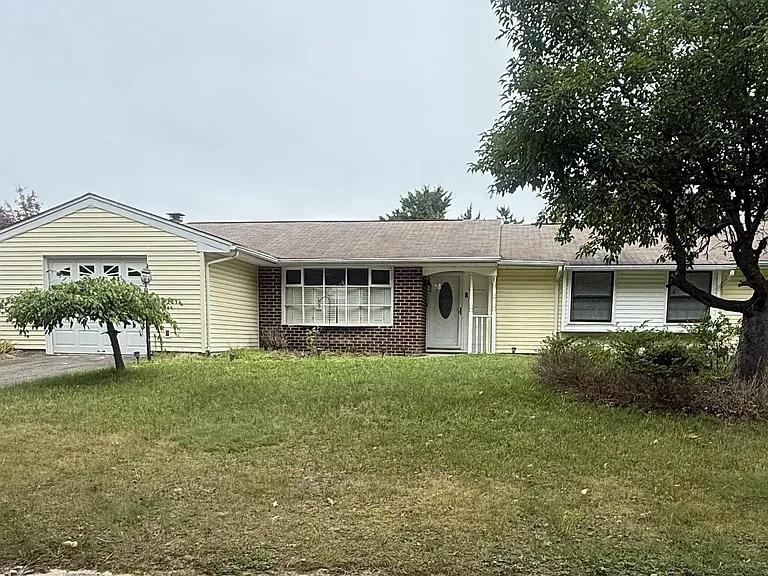 6103 Ronna Cir — Photo 1