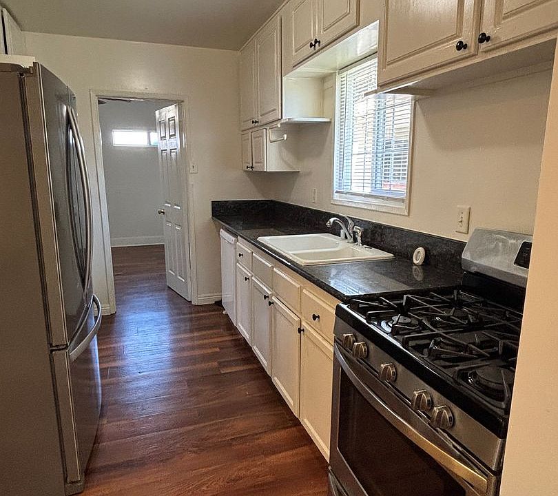1st image of 432 W 19th St