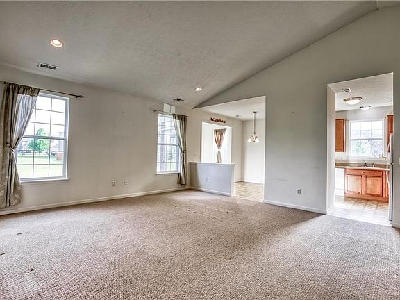 4th image of 34 Markleville Ln