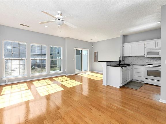 4th image of 10339 Edith Ave
