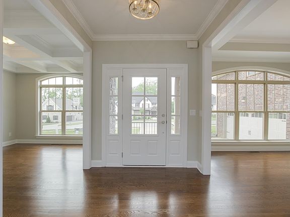 4th image of 1048 Luxborough Dr