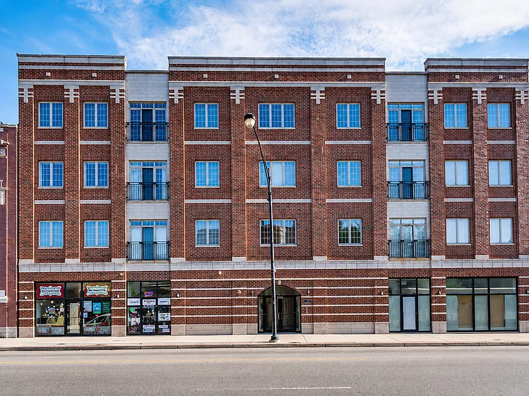 1453 W Irving Park Rd #304 — Photo 1