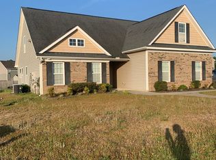 2553 Hunting Bow Dr, Hope Mills, NC 28348