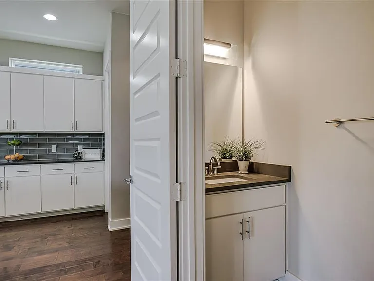 7125 Boyle Dr — Photo 9